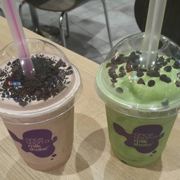 ซ้าย-ม็อคค่าชิพ โรยโอรีโอและช็อคชิพ ได้รสกาแฟชัดดี ขวา-ชาเขียวโรยช็อคชิพ อร่อยเล