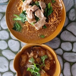 ราดหน้า & กระเพาะปลา !!
