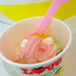 ถ้วยนี้คิดเป็นเงินไทยประมาณ 200 บาท