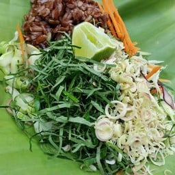 คุณยายพิณ ข้าวยำห่อใบตอง