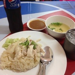 นายอ้วนข้าวมันไก่ ก๋วยเตี๋ยว เกาเหลา