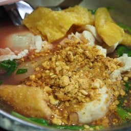 เกี๊ยวกุ้งเย็นตาโฟต้มยำ 50 บาท