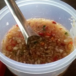 น้ำปลาพริกใส่หอมซอย 