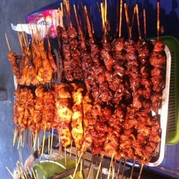 ลูกชิ้น หมูปิ้ง ป้าโก๊ะ