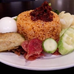 ข้าวคลุกนัวร์  The Walk เกษตร-นวมินทร์