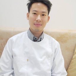 ทพ. ธนิต เจริญรัตน์ (หมอบาส) จัดฟัน