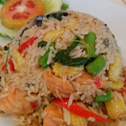 ข้าวผัดขี้เมาปลาแซลมอนคลุก