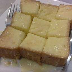 ขนมปังปิ้งเนย นม 25 บาท