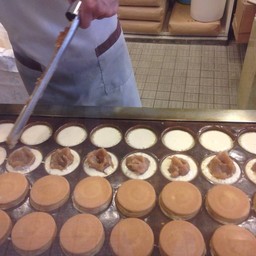 蜂楽饅頭 福岡西新本店 Nishiji