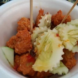 ทอดมันหน่อกะลาและแตงกวาจ๊ะ