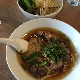 ก๋วยเตี๋ยวเนื้อเปื่อยคุณยายหอม 100 บาท