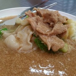 ราดหน้าหมู