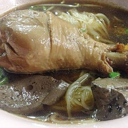 ก๋วยเตี๋ยวน่องไก่ตุ๋น. (35 บาท)