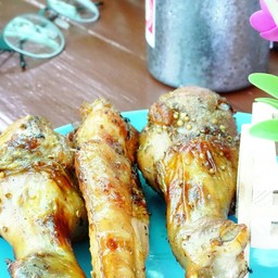 น่องไก่ ชิ้นละ 15.-