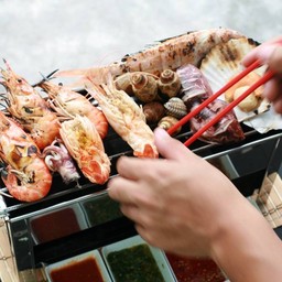 อิ่มอร่อยกับบุฟเฟต์ทะเลเผาเสิร์ฟถึงที่ไม่ต้องลุกเดินให้เมื่อยที่BlackFish Buffet