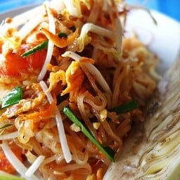 ผัดไทยกุ้งแม่น้ำ เจ๊แตน