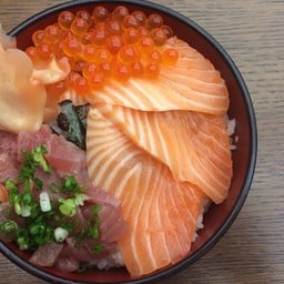 ข้าวหน้าโทโร่สับ แซลม่อน ไข่แซลม่อน