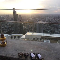 อยู่ด้านพระอาทิตย์แต่มีราวมาบังวิว