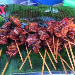 หมูปิ้งป้าสาว
