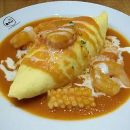 ข้าวห่อไข่หน้าซีฟู้ดราดซอสครีมมะเขือเทศ