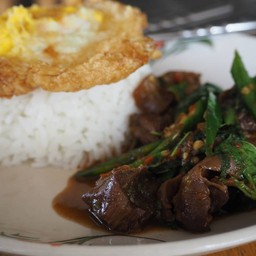 กระเพราหมูตุ๋นไข่ดาว