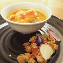 ต้มยำปูทาราบะ กับลาบทูน่า