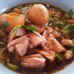 เจ้แมว ขาหมูรสเด็ด