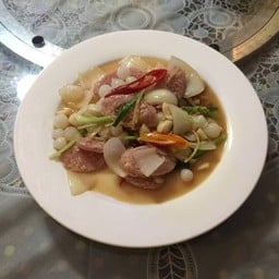 ผัดแหนมกระเทียมโทน