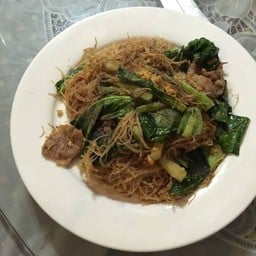 เส้นหมี่ผัดซีอิ้วหมู