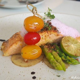 Salmon Fillet with Beurre Blanc Sauce