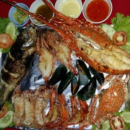 ทางร้านจัดโปรโมชั่น seafood  มี 3 setด้วยกัน เพื่อเอาใจลูกค้า
