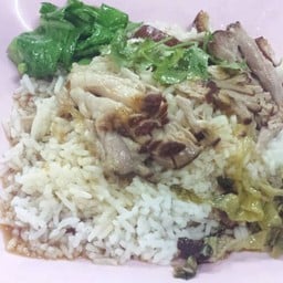 น้องน้ำข้าวมันไก่ สูตรเยาวราช สระหลวง