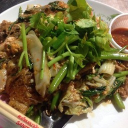 สุกี้แห้งรวม ... มีลูกชิ้นนิดๆ หมู 2 ชิ้น 😱