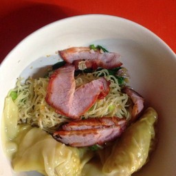 บะหมี่ เกี๊ยวกุ้ง ต้มยำน้ำข้น (ร้านสีส้ม)