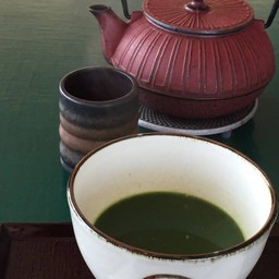 Hot green tea