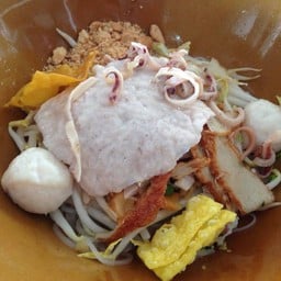 ก๋วยเตี๋ยวหมูบ้านบึง เย็นตาโฟต้มยำ เจ๊เริญ