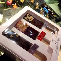 แพ็คเกจสวยดีเลยครับ ซื้อเป็นของฝากได้