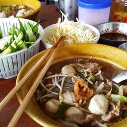 ก๋วยเตี๋ยวเจ้กุ้ง
