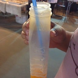 น้ำส้มคั้นสด ใต้สะพานภูมิพล