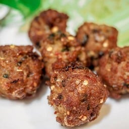 ลาบหมูทอดครับหลายๆคนชอบมาก ของเด็ดร้านนี้อีกอย่างเลยครับ รวมอยู่ในบุฟฯด้วยอีก