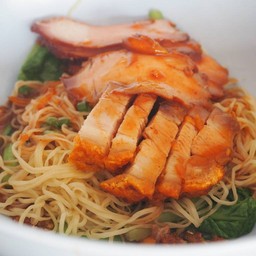 บะหมี่หมูแดงหมูกรอบ 40 บาท