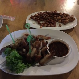 หมูสามชั้นทิดกระเทียมพริกไทย