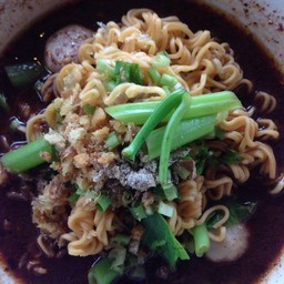 มาม่าหมูตุ๋น ลูกชิ้น 45-