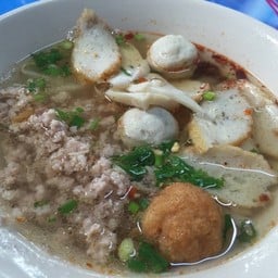 ก๋วยเตี๋ยวลุงน้อม