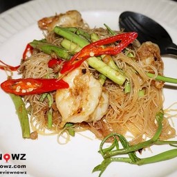 เส้นหมี่กระเฉดกุ้ง
กุ้งตัวใหญ่เนื้อแน่น กระเฉดอ่อน หมี่นุ่ม ผัดเข้มข้นถึงรส