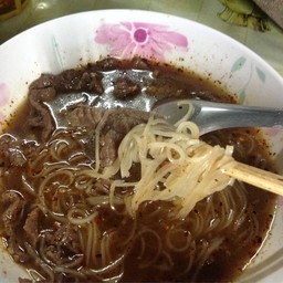 เส้นเล็กน้ำตกเนื้อสด