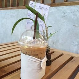 Cafe By The Blooms