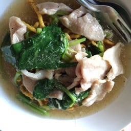 ราดหน้ายอดผัก ราชมงคลลำปาง