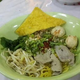 ยกซด ก๋วยเตี๋ยวหมูตำยำตำลึง