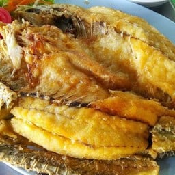 ปลากระพงทอดราดน้ำปลา กรอบๆ